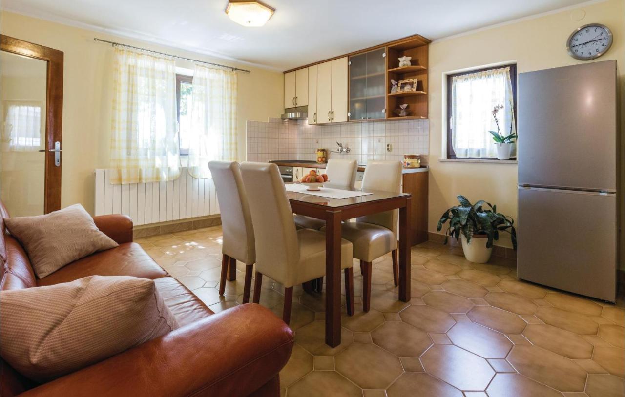 2 Bedroom Amazing Apartment In Канфанар Экстерьер фото